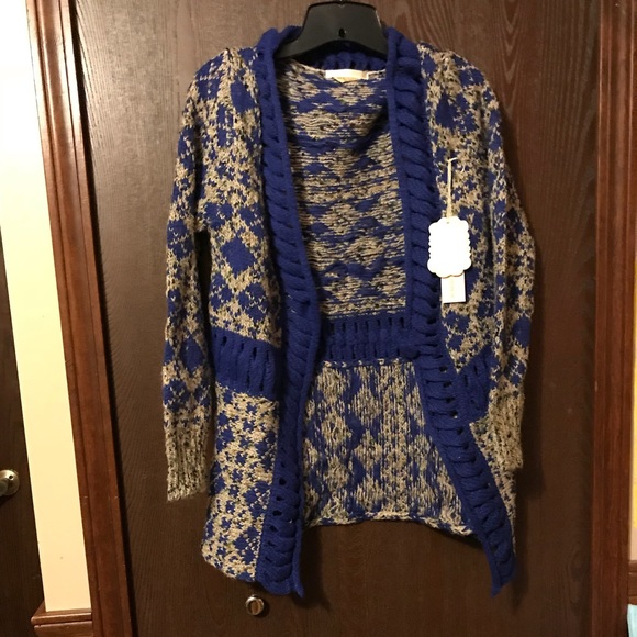 New cardigan - Picture 1 of 1